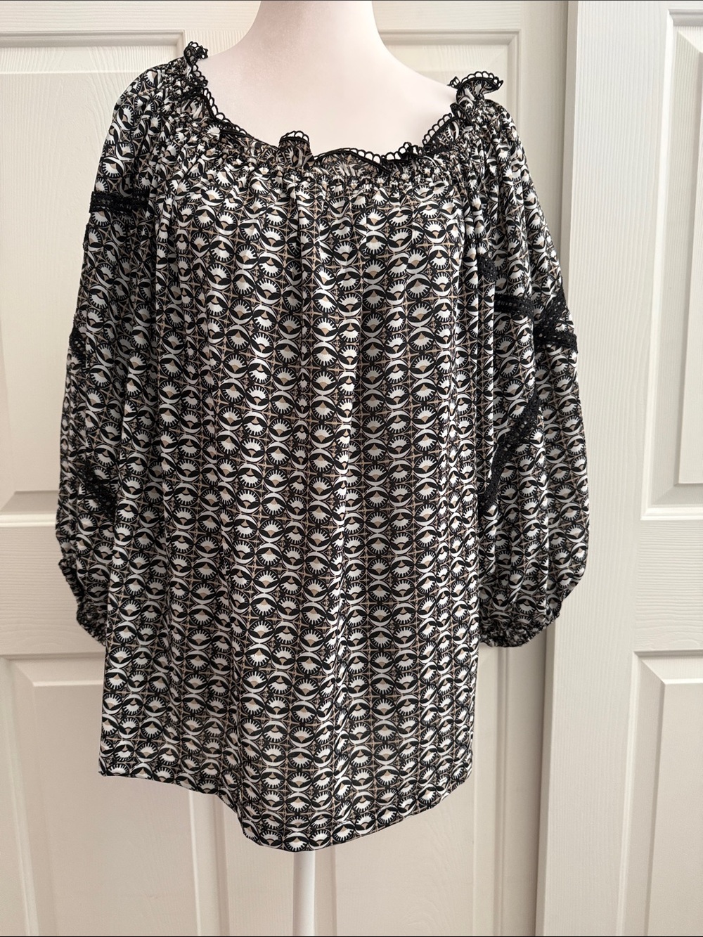 Max Studio Black & White Off-Shoulder Peasant Tunic